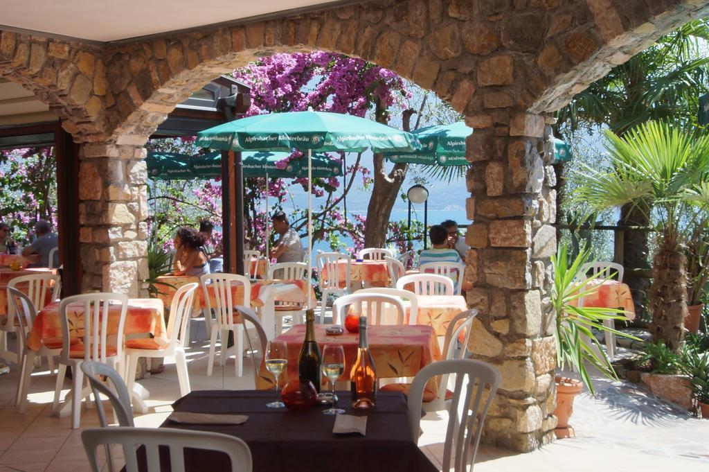 Hotel Augusta Garni Limone sul Garda Exterior photo