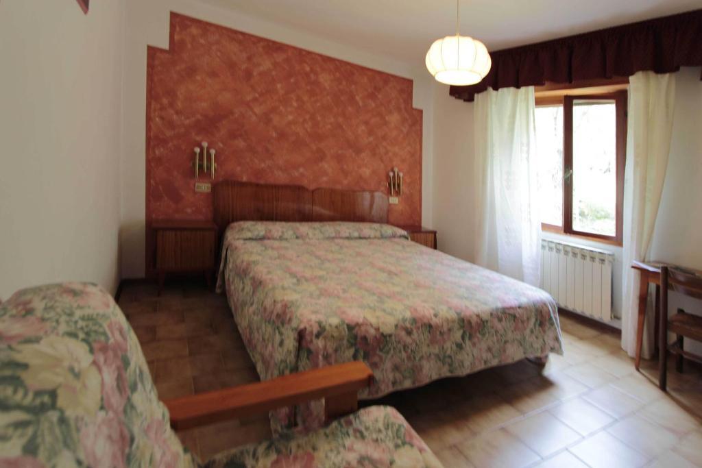 Hotel Augusta Garni Limone sul Garda Room photo